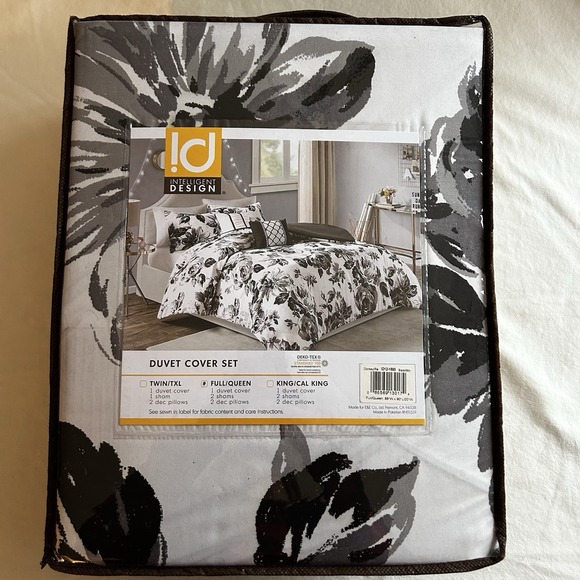 Other - Intelligent Design Black White Dorsey Floral Print Duvet Cover Set Full/Queen